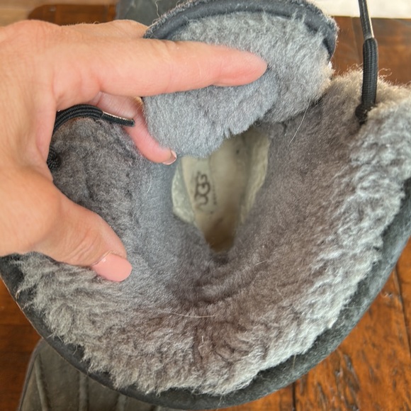 UGG Adirondack Size 6 - Picture 3 of 6